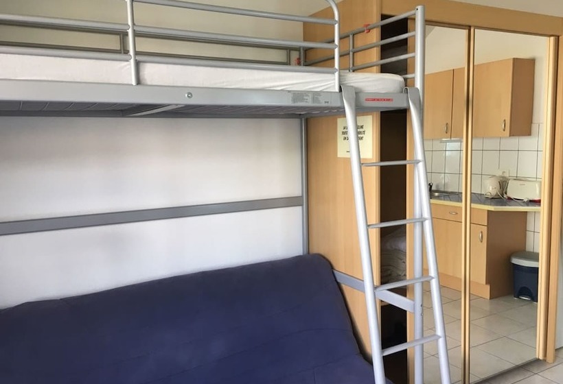 Les Pieds Dand L Eau