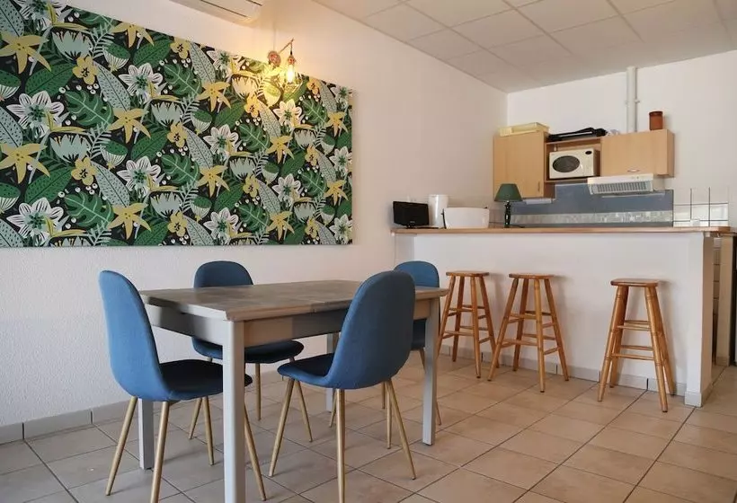 Les Pieds Dand L Eau