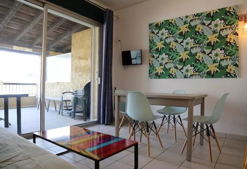 Les Pieds Dand L Eau