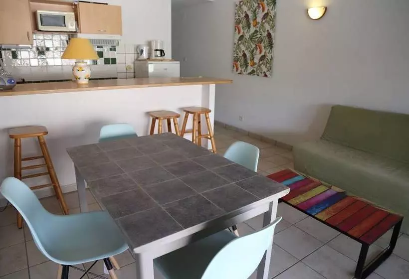 Les Pieds Dand L Eau