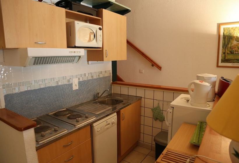 Les Pieds Dand L Eau