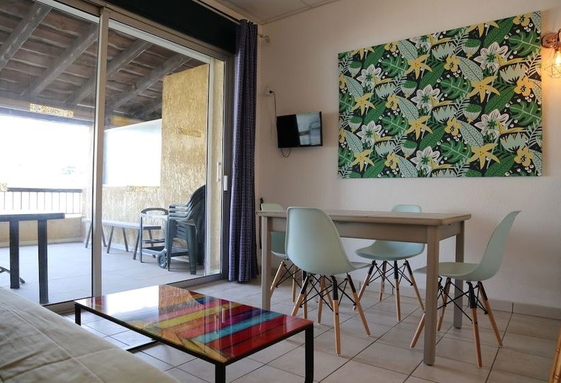 Les Pieds Dand L Eau