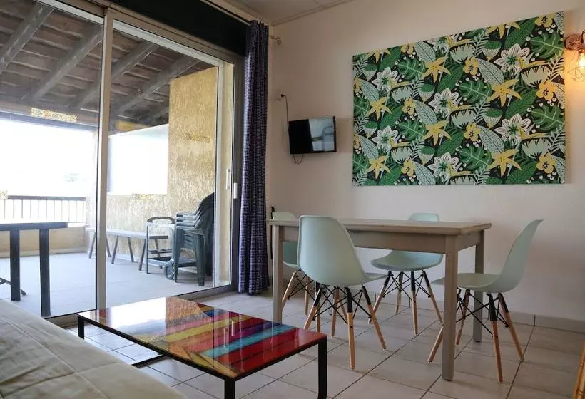 Les Pieds Dand L Eau