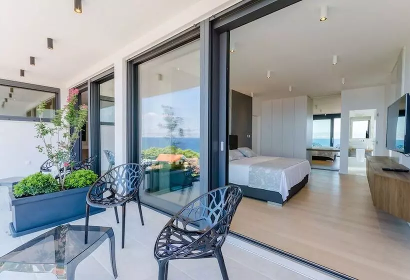 Luxury Villa Soleil With Swimming Pool