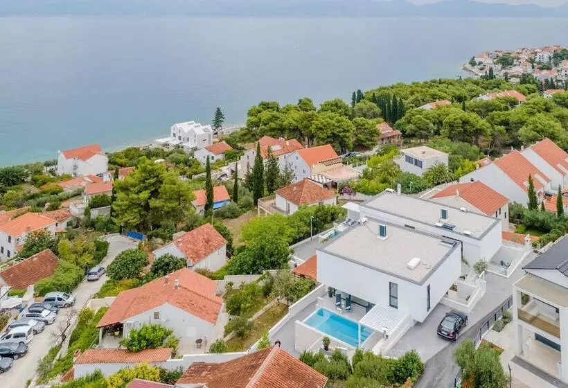 Luxury Villa Soleil With Swimming Pool