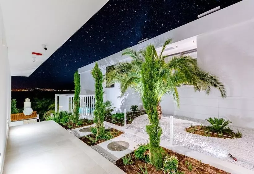 Luxury Villa Soleil With Swimming Pool