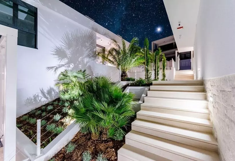 Luxury Villa Soleil With Swimming Pool