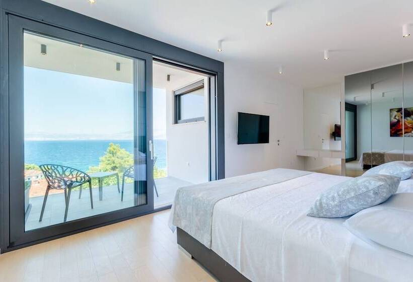 Luxury Villa Soleil With Swimming Pool