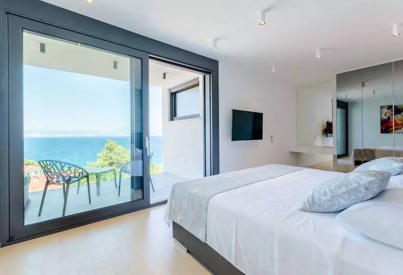 Luxury Villa Soleil With Swimming Pool