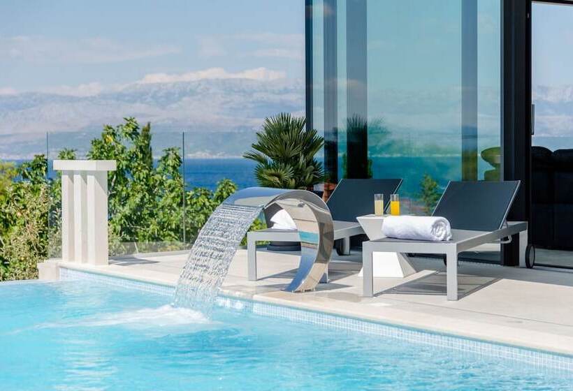 Luxury Villa Soleil With Swimming Pool