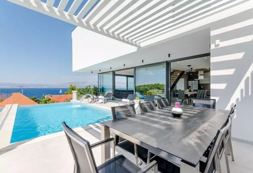 Luxury Villa Soleil With Swimming Pool