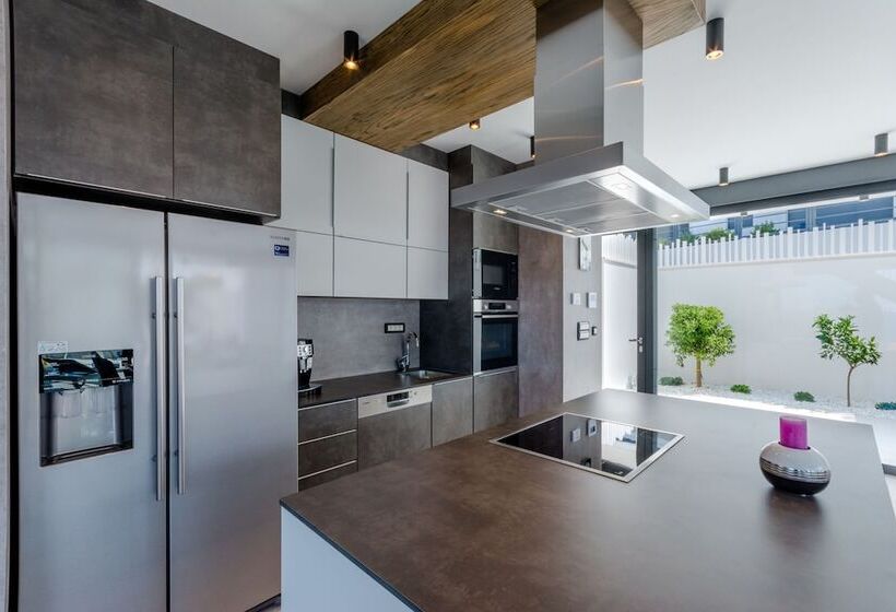 Luxury Villa Soleil With Swimming Pool