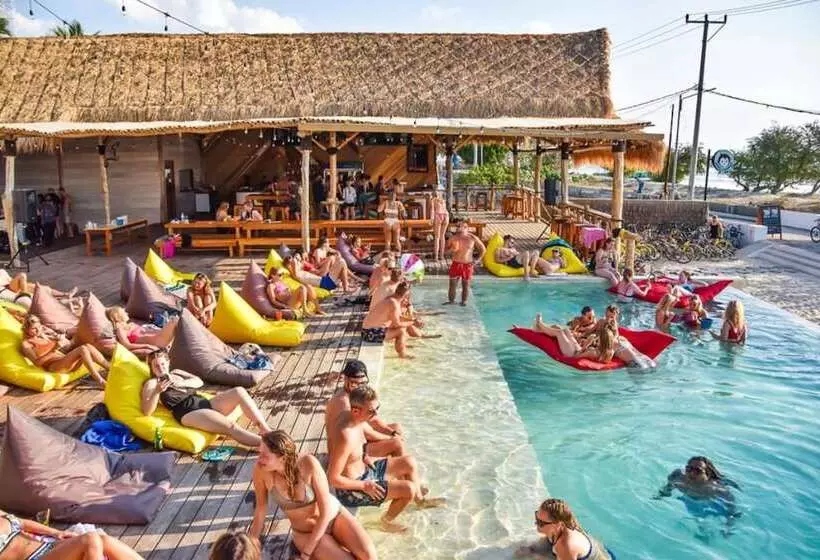 Mad Monkey Gili Trawangan Hostel