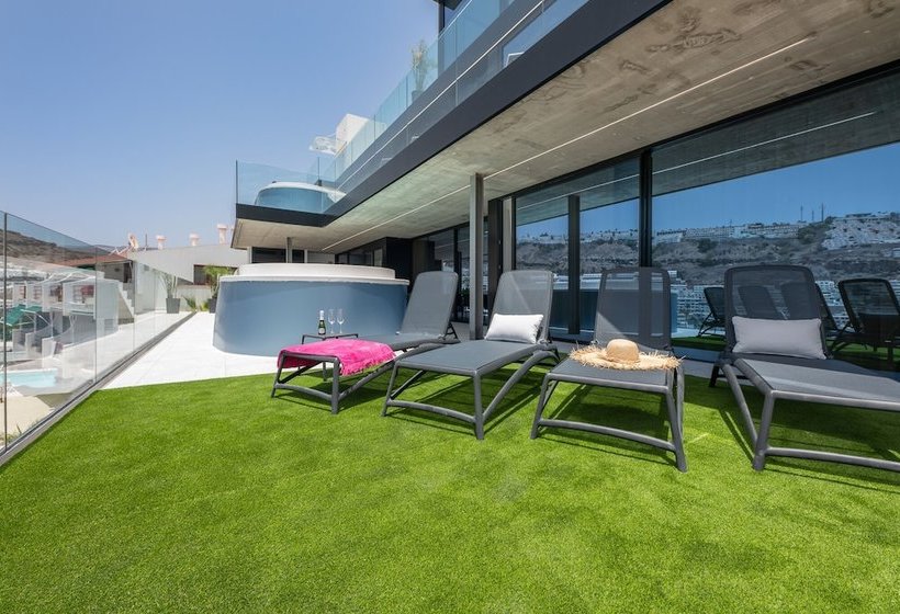 The One Luxury Apartments