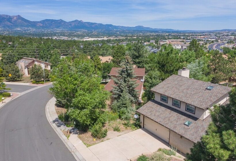 4br Entertainer Af Academy Hot Tub, Firepit!