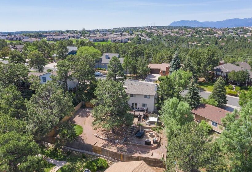 4br Entertainer Af Academy Hot Tub, Firepit!