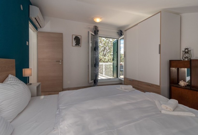 Casa Verde Apartment House