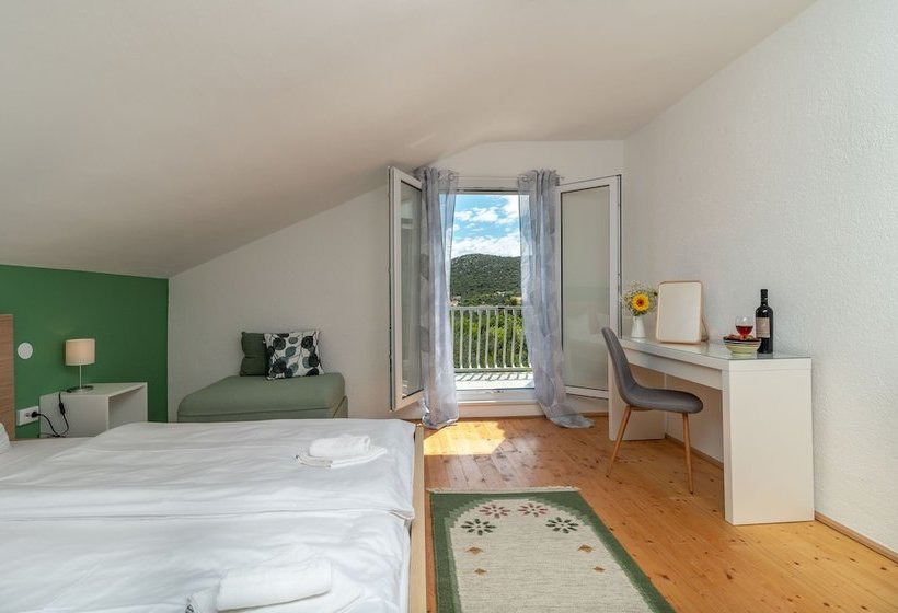 Casa Verde Apartment House