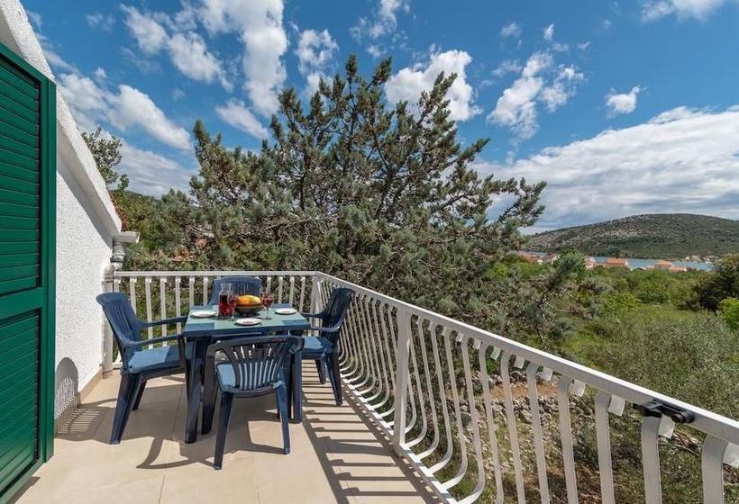 Casa Verde Apartment House