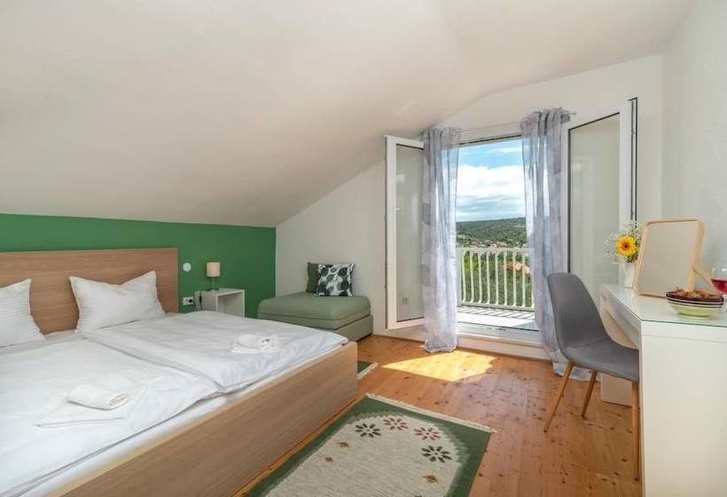 Casa Verde Apartment House