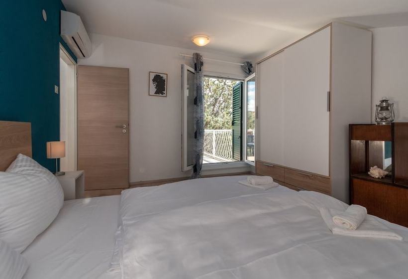 Casa Verde Apartment House