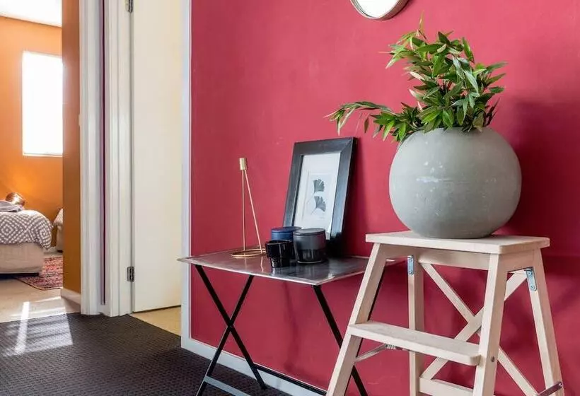 Mika, 2bdr Fitzroy Pad With Secure Parking