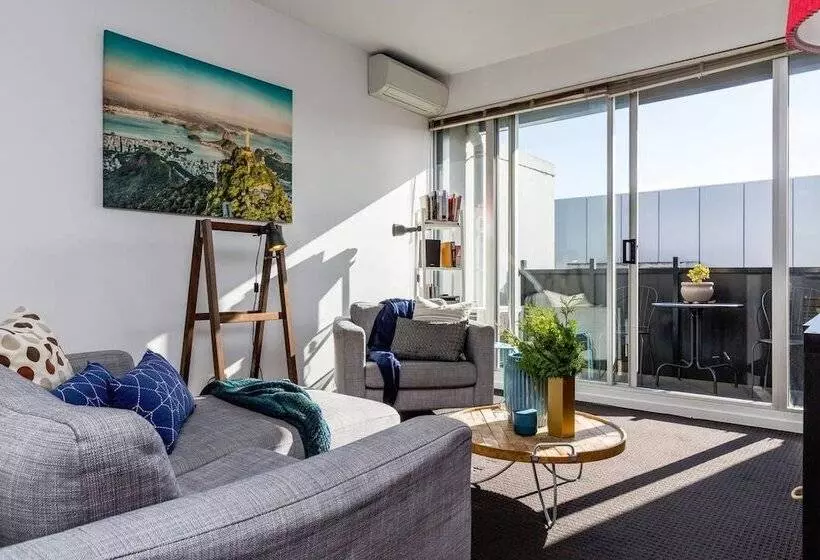 Mika, 2bdr Fitzroy Pad With Secure Parking