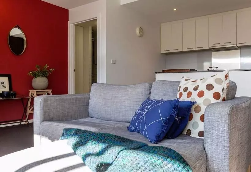 Mika, 2bdr Fitzroy Pad With Secure Parking