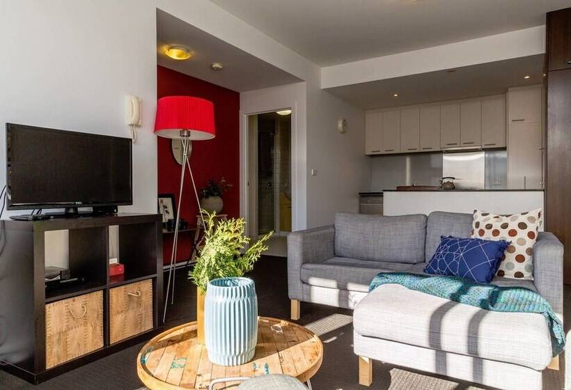 Mika, 2bdr Fitzroy Pad With Secure Parking