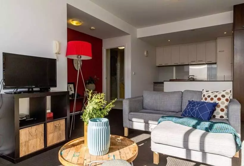 Mika, 2bdr Fitzroy Pad With Secure Parking