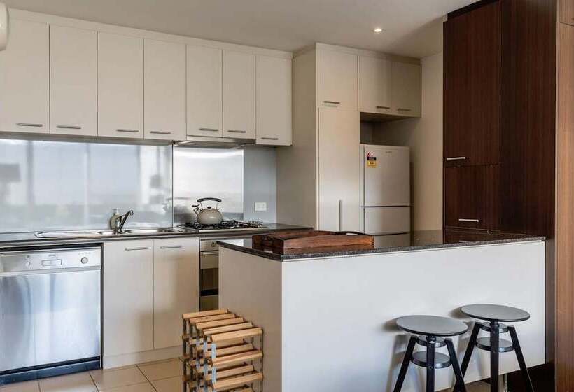 Mika, 2bdr Fitzroy Pad With Secure Parking