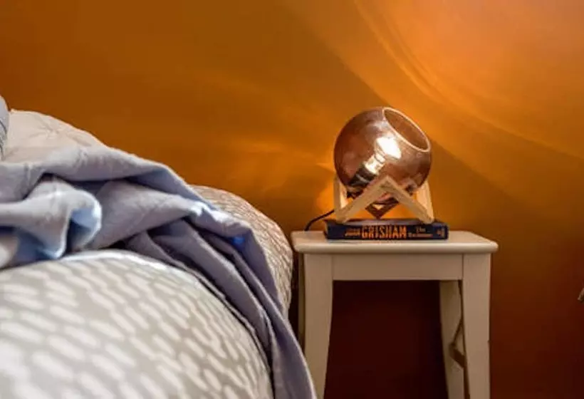 Mika, 2bdr Fitzroy Pad With Secure Parking