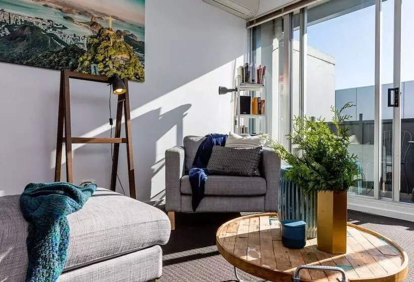 Mika, 2bdr Fitzroy Pad With Secure Parking