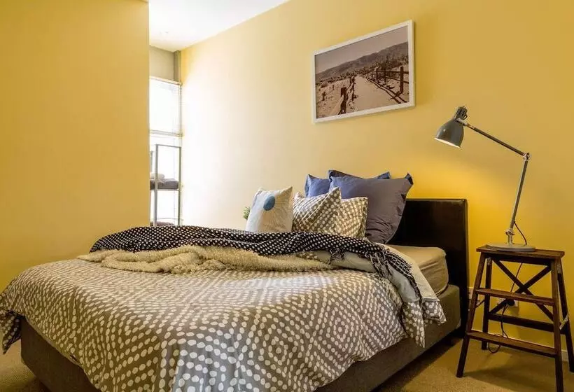 Mika, 2bdr Fitzroy Pad With Secure Parking