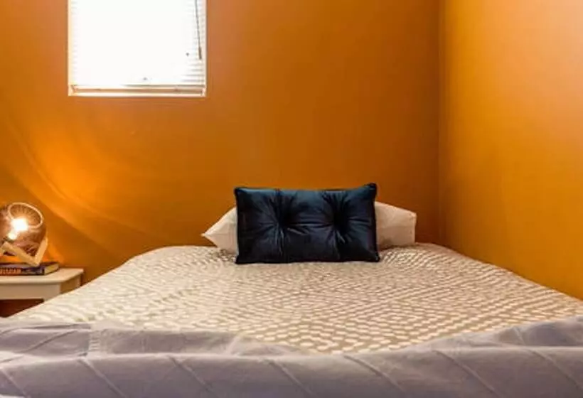 Mika, 2bdr Fitzroy Pad With Secure Parking