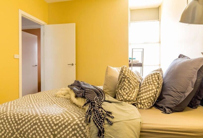 Mika, 2bdr Fitzroy Pad With Secure Parking