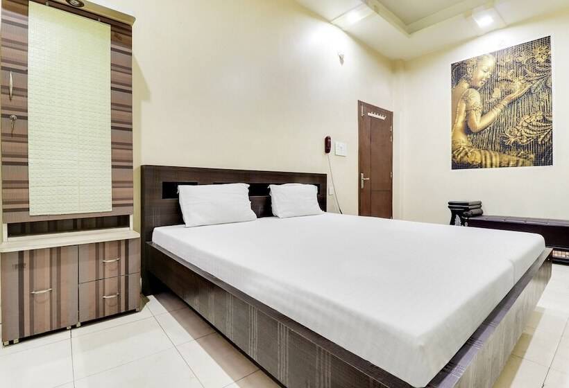 Spot On 40076 Hotel Sunny