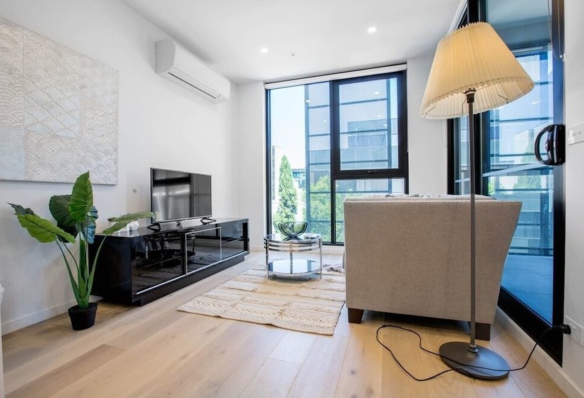 Stunning Bright Apartment At Hawthron/glenferrie Station