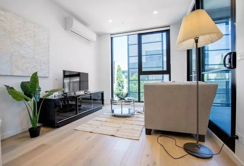Stunning Bright Apartment At Hawthron/glenferrie Station