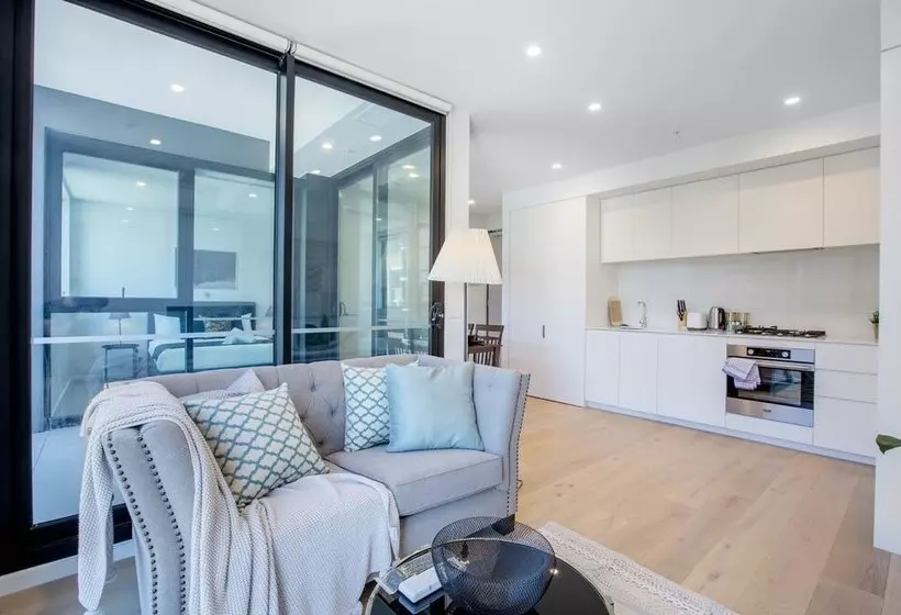 Stunning Bright Apartment At Hawthron/glenferrie Station