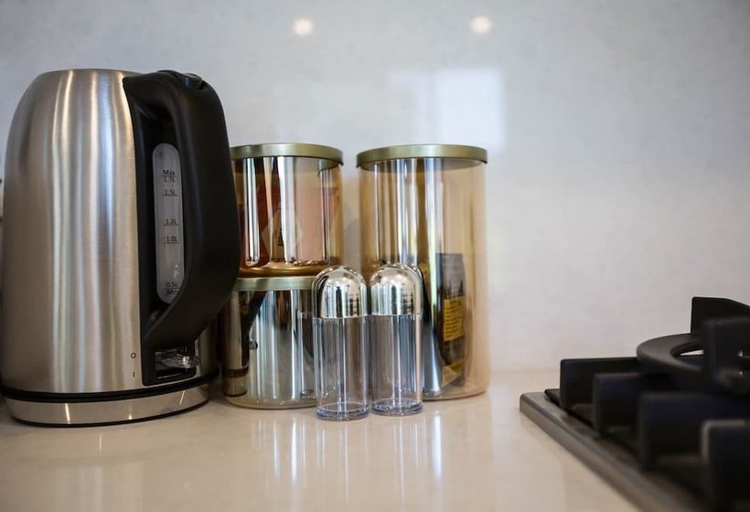 Stunning Bright Apartment At Hawthron/glenferrie Station