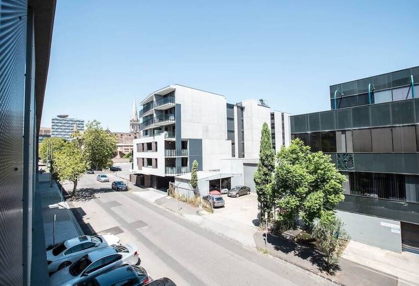 Stunning Bright Apartment At Hawthron/glenferrie Station