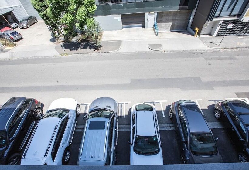 Stunning Bright Apartment At Hawthron/glenferrie Station