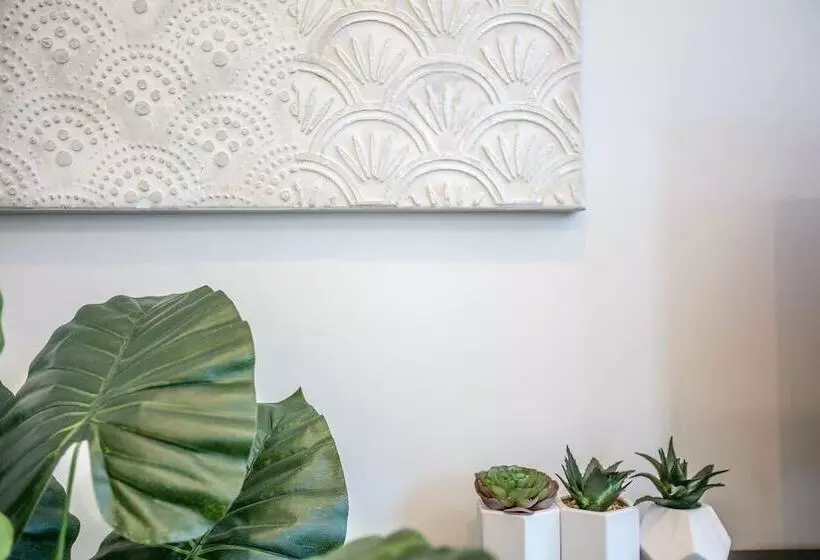 Stunning Bright Apartment At Hawthron/glenferrie Station