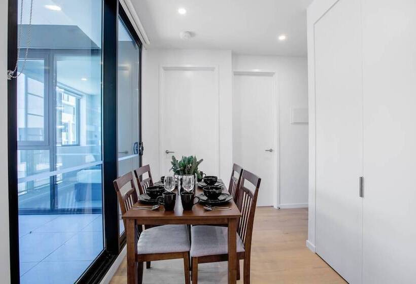 Stunning Bright Apartment At Hawthron/glenferrie Station