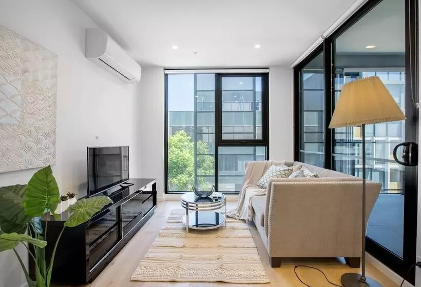Stunning Bright Apartment At Hawthron/glenferrie Station