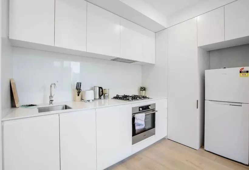 Stunning Bright Apartment At Hawthron/glenferrie Station