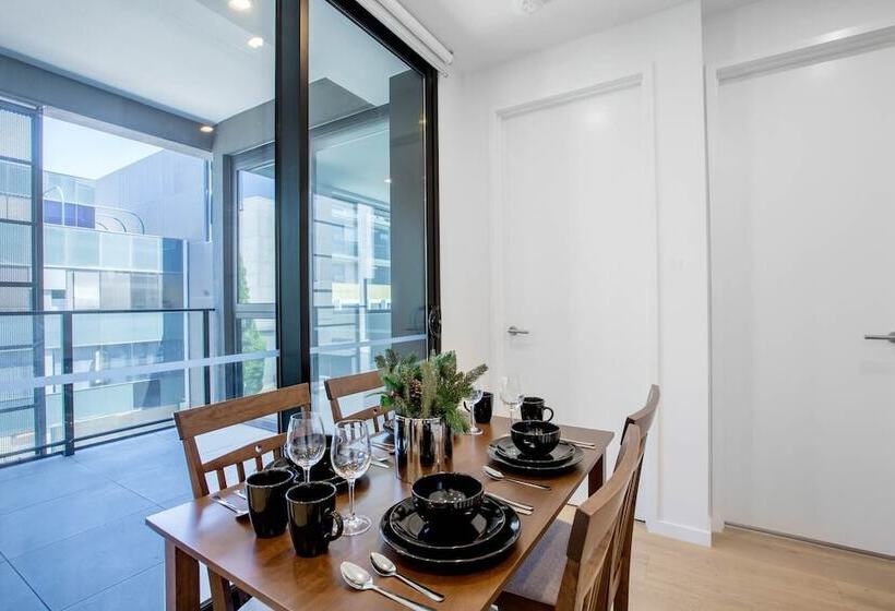 Stunning Bright Apartment At Hawthron/glenferrie Station