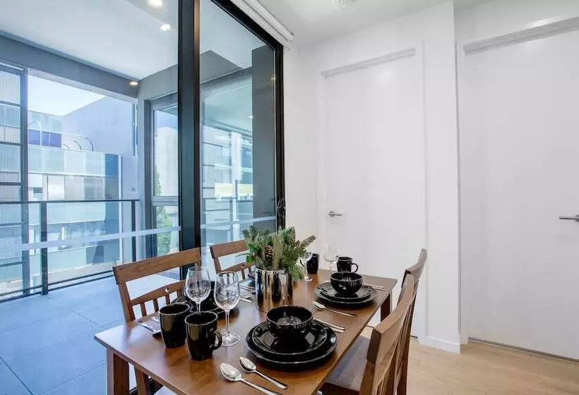 Stunning Bright Apartment At Hawthron/glenferrie Station