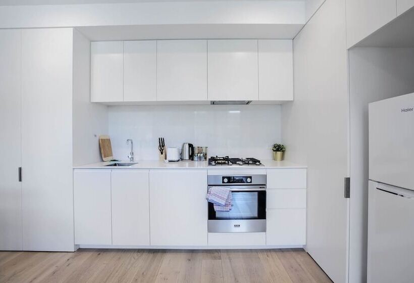 Stunning Bright Apartment At Hawthron/glenferrie Station